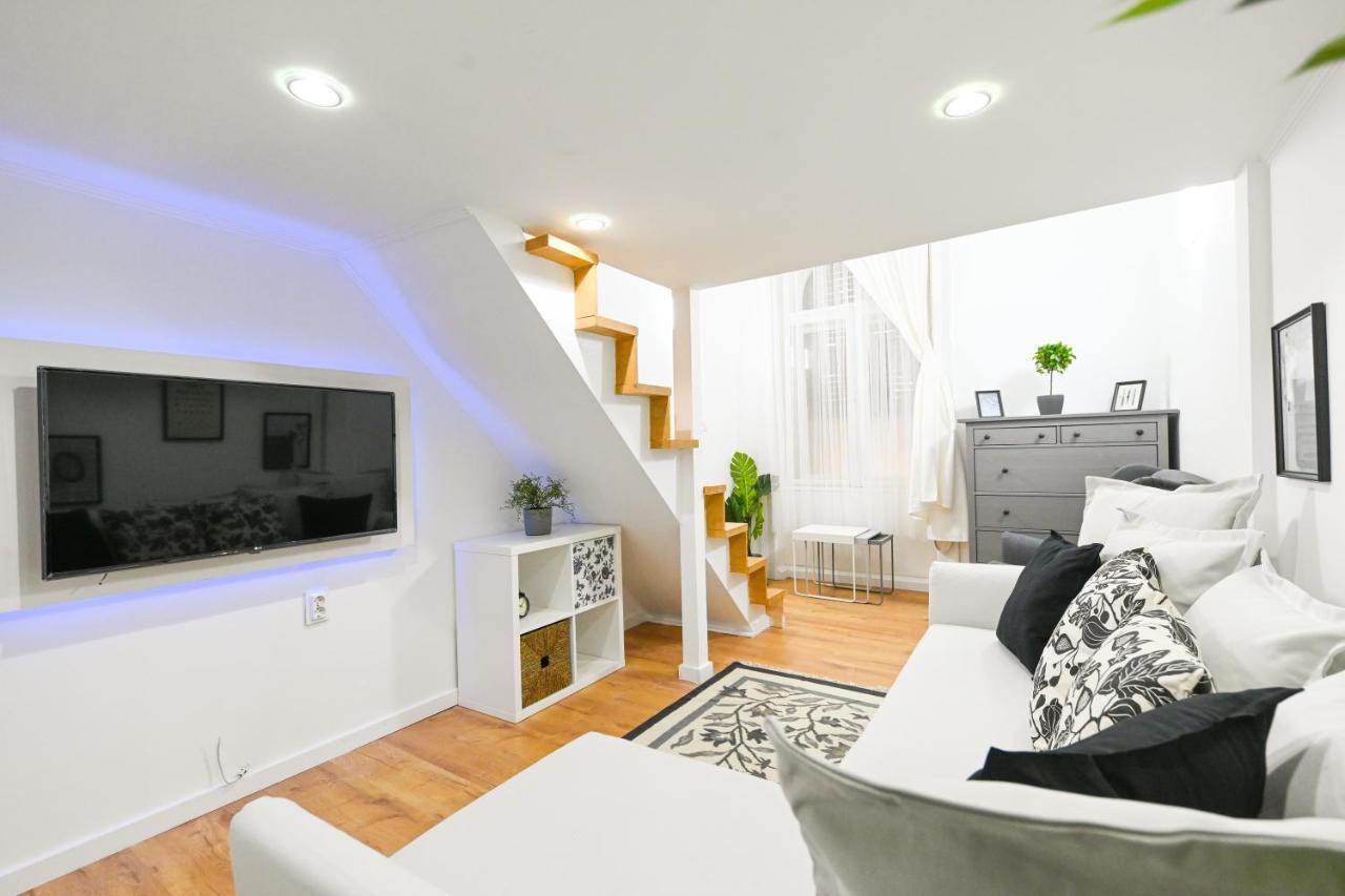 Charming Apartment In Damjanich Str., Lucas Budapest Luaran gambar